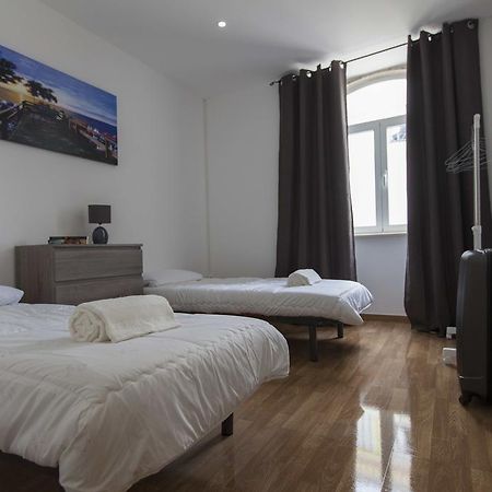 Guest House First Floor Lagos Extérieur photo
