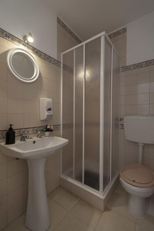Guest House First Floor Lagos Extérieur photo